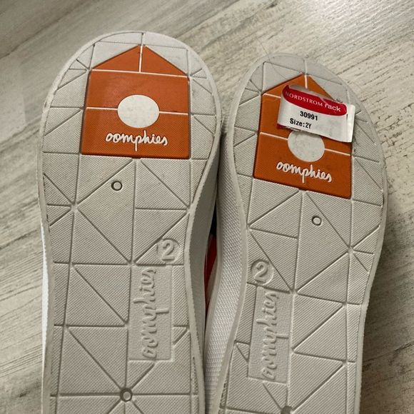 Oomphies red white blue slip on sneakers Size 2 NWT - Picture 8 of 8